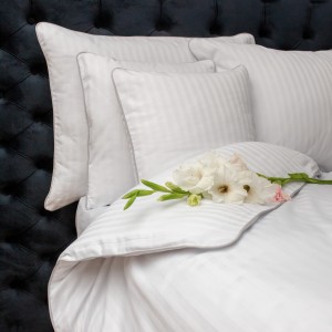 Komplet pościeli adamaszek -  biała z wypustką jasny szary