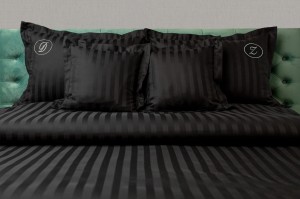 Komplet pościeli bambusowej czarnej z rantem i haftem
