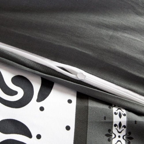 Posciel-satyna-bawelniana-220x200-Satynlove-bialo-szare-pasy-w-ornamenty (2).webp