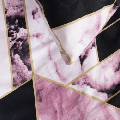 Posciel-satyna-bawelniana-160x200-Satynlove-czarno-rozowy-geometryczny-marmur (3).webp