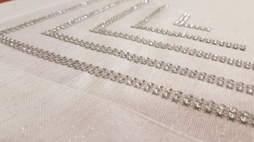 Obrus glamour z cyrkonią ,ecru wz.394