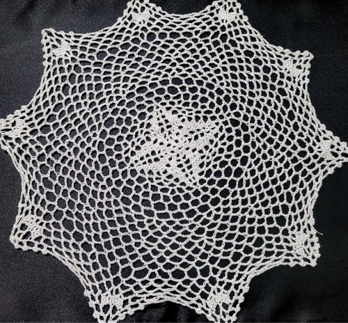 Serwetka szydełkowa biała koło 45 cm. wz.021