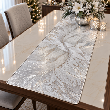 BIEŻNIK GUMOWY SREBRNE PIÓRKA GLAMOUR 32 × 92 CM – ELEGANCKA DEKORACJA STOŁU